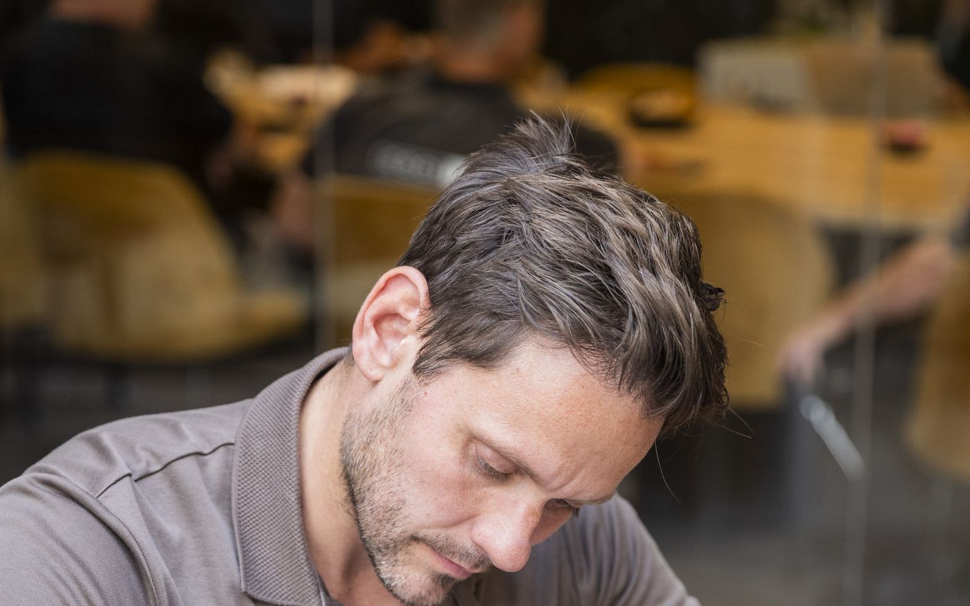 Ondernemer ondertekent een langjarig contract dat de waarde van het bedrijf verhoogt